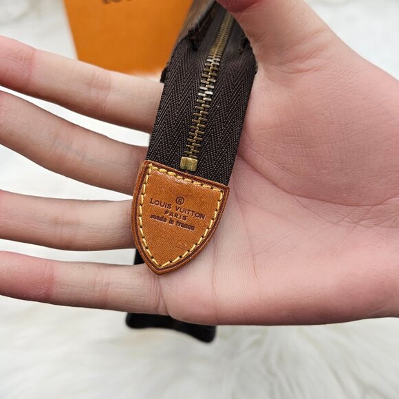 Louis Vuitton Monogram Pouch 26 cm - Picture 3 of 14